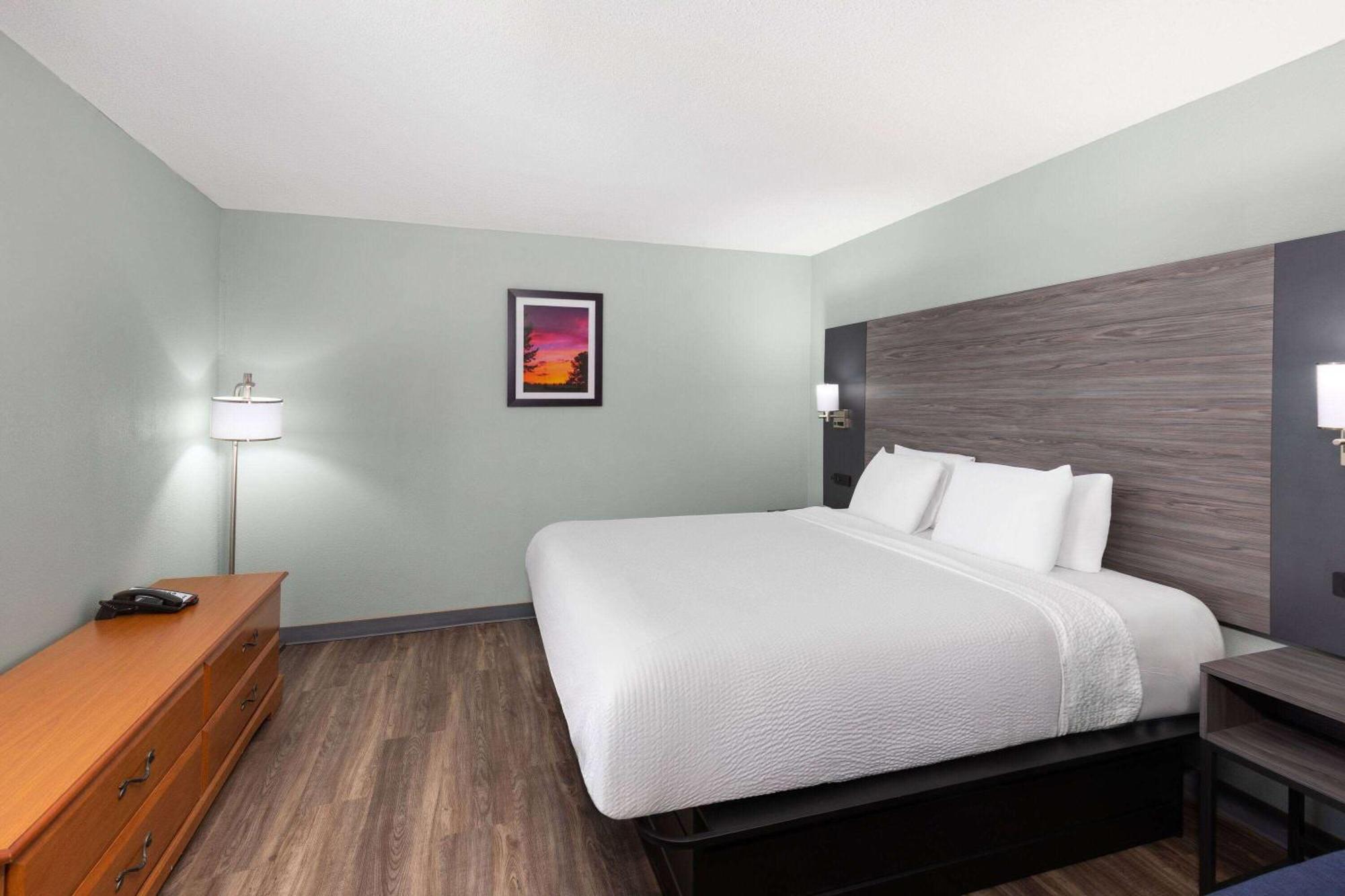 Hotel Baymont By Wyndham Creedmoor Exterior foto
