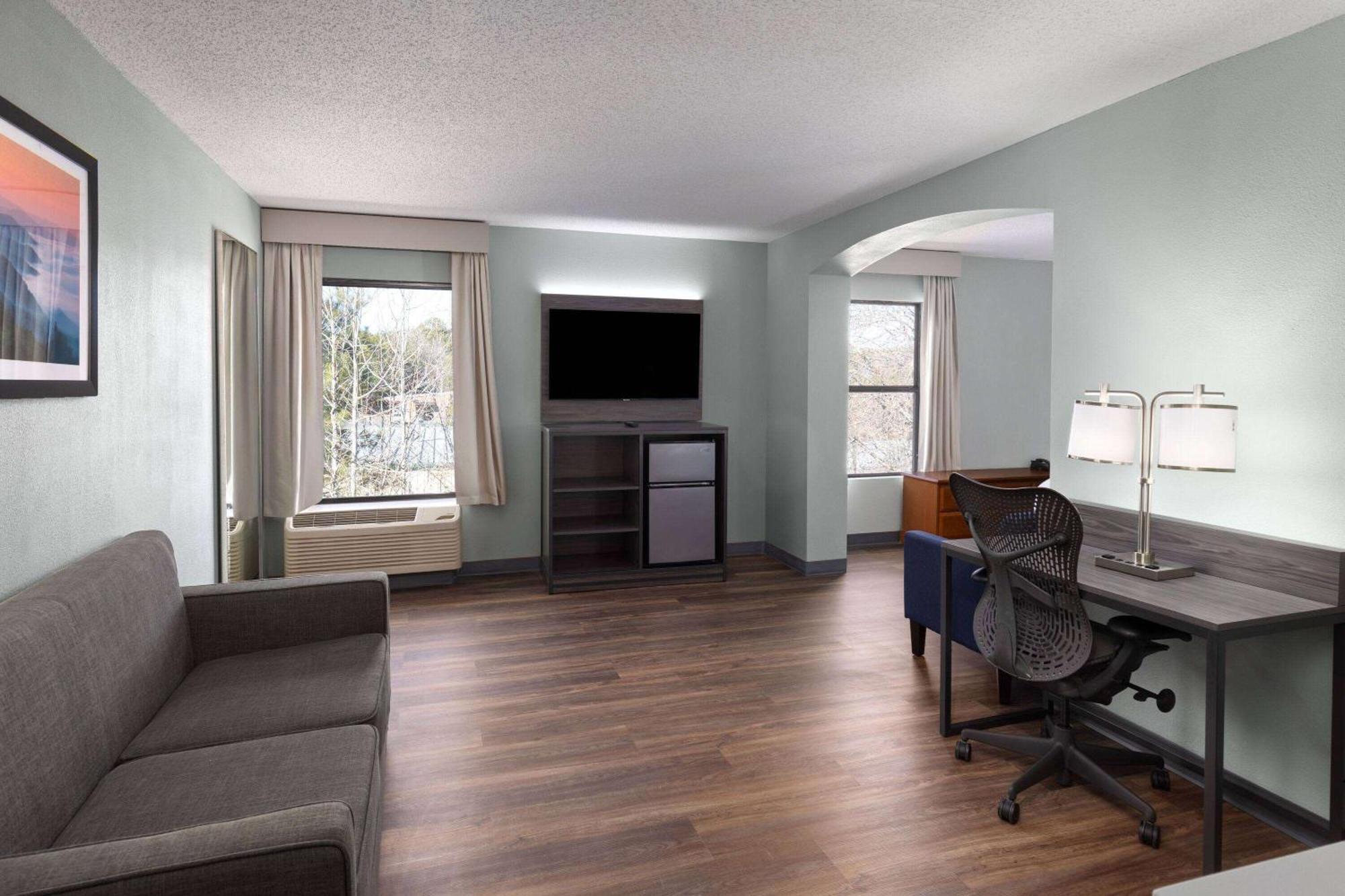 Hotel Baymont By Wyndham Creedmoor Exterior foto