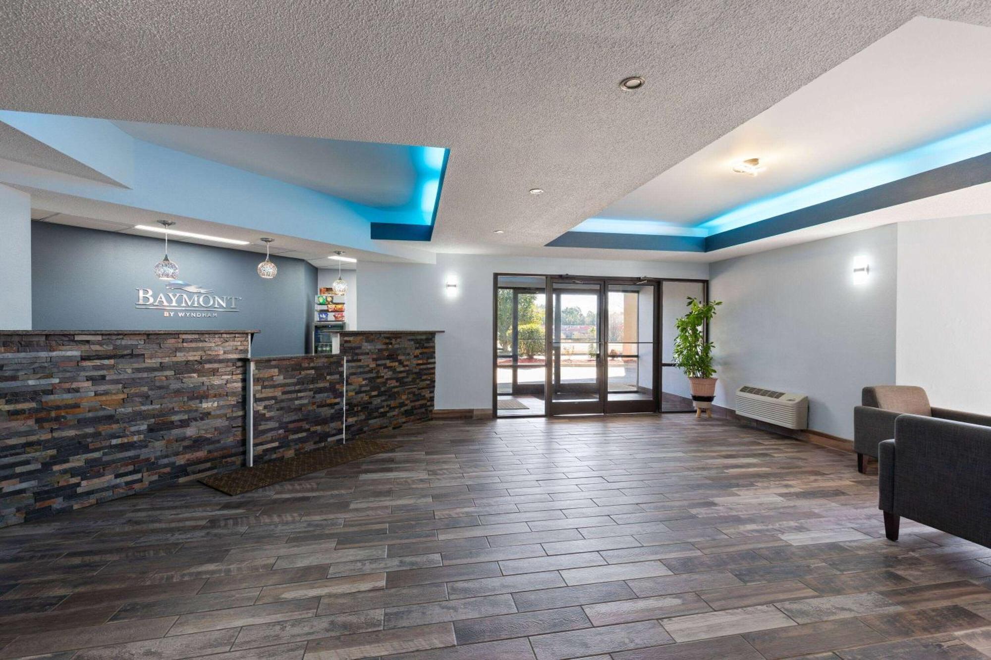 Hotel Baymont By Wyndham Creedmoor Exterior foto