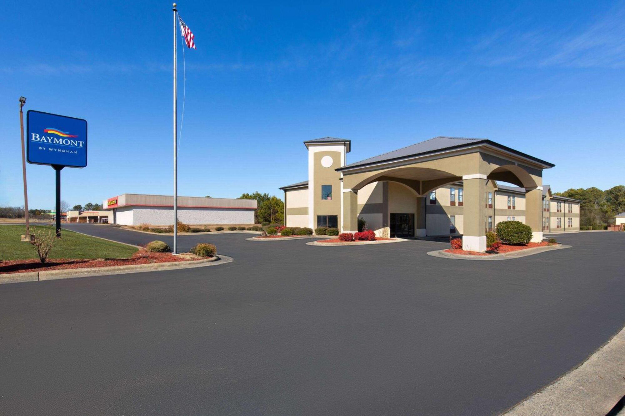 Hotel Baymont By Wyndham Creedmoor Exterior foto
