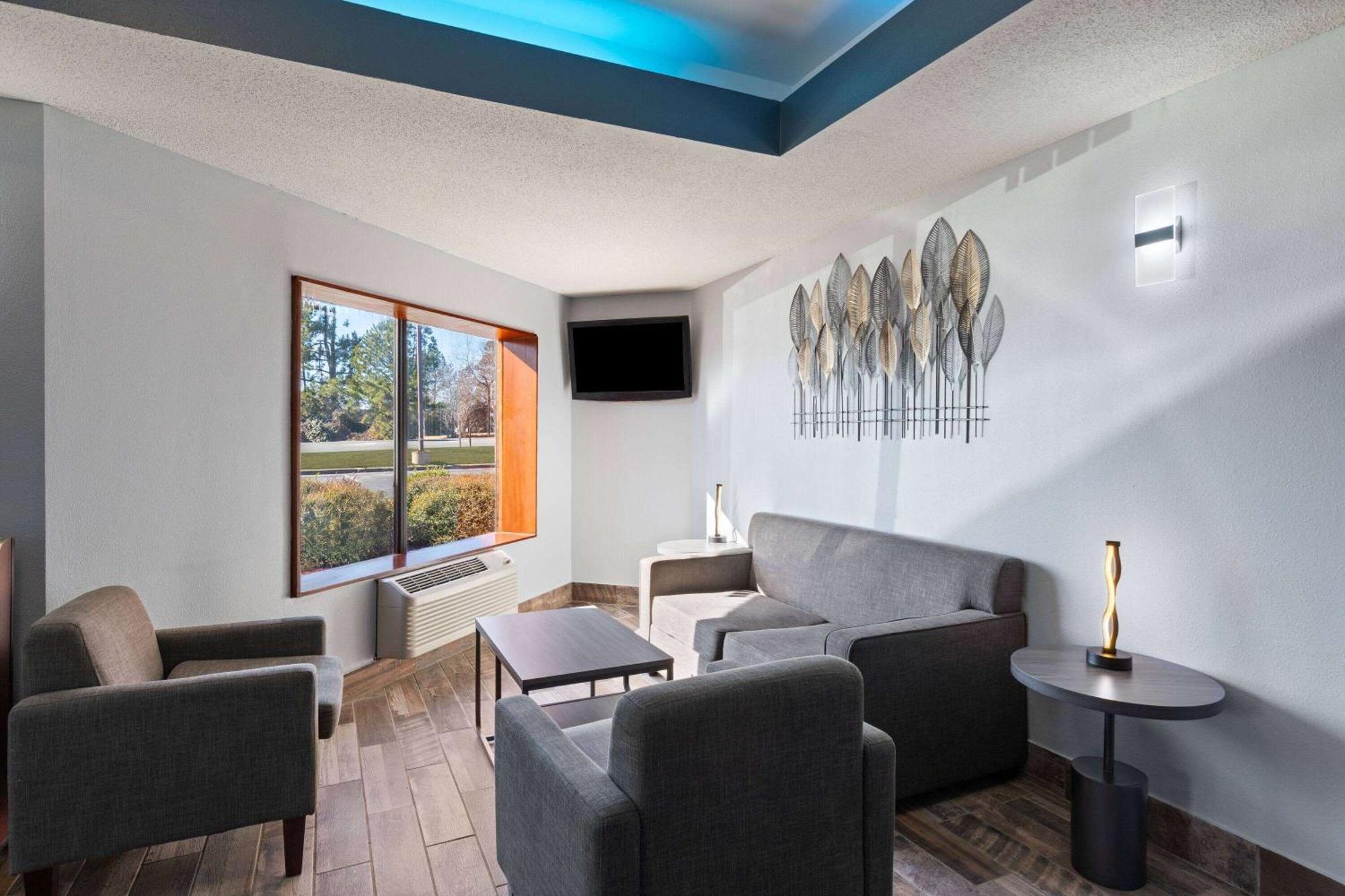 Hotel Baymont By Wyndham Creedmoor Exterior foto