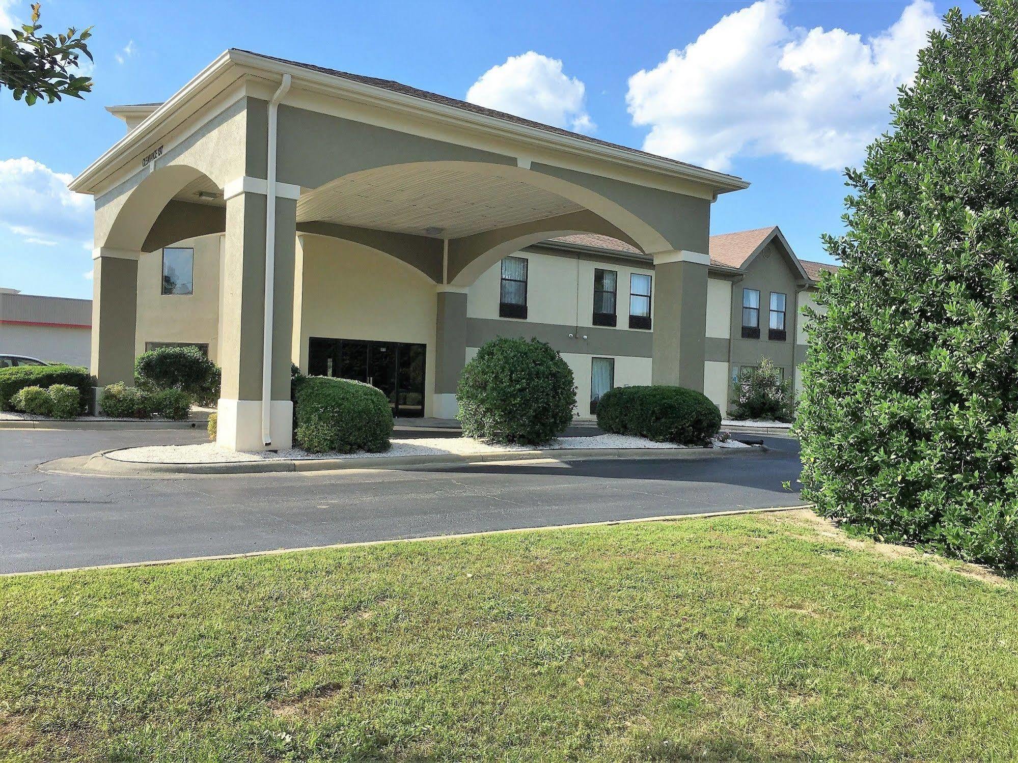 Hotel Baymont By Wyndham Creedmoor Exterior foto